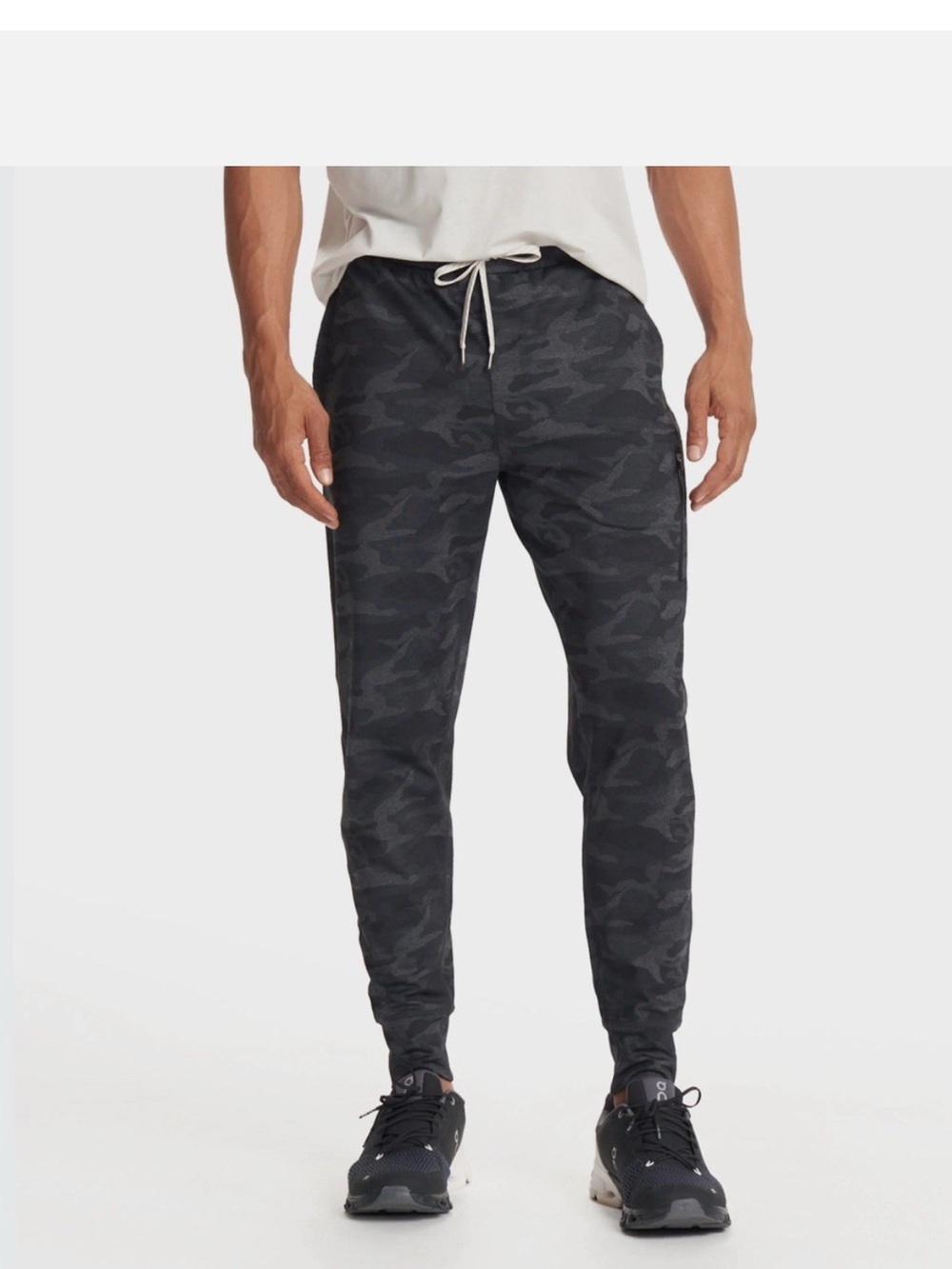 Vuori Men's Sunday Performance Joggers Black Camo Small